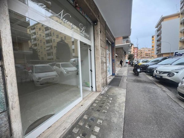 negozio in affitto a Roma