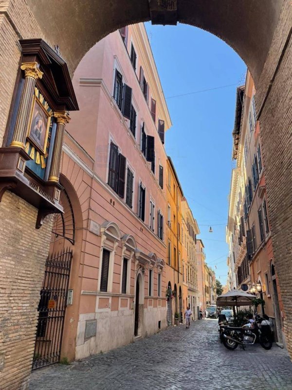 locale commerciale in affitto a Roma in zona Rione Borgo