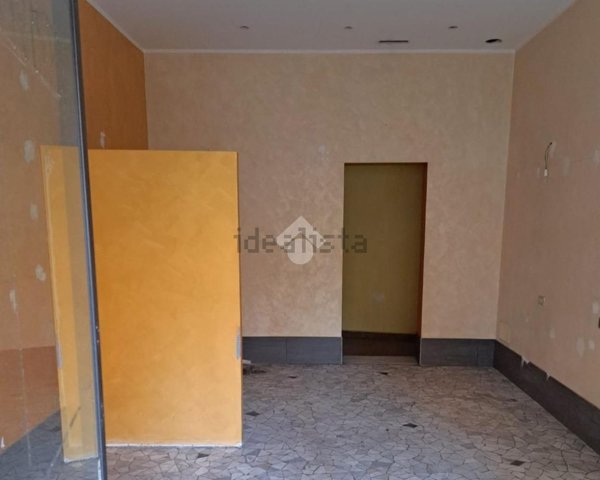 locale commerciale in affitto a Roma in zona Appio Latino