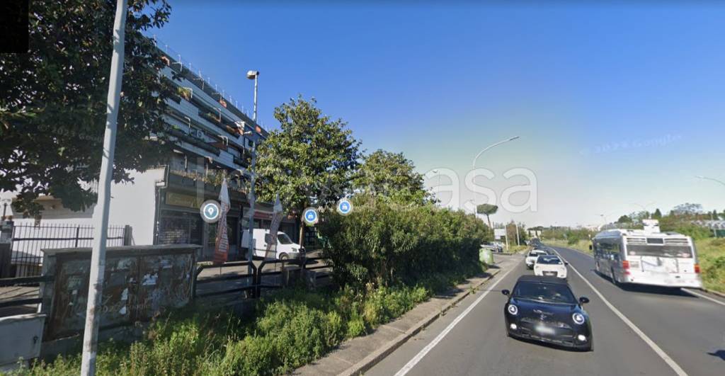 negozio in affitto a Roma in zona Borghesiana