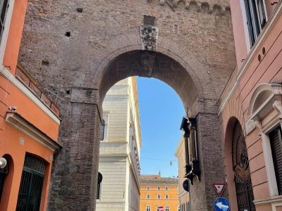 negozio in affitto a Roma in zona Rione Borgo