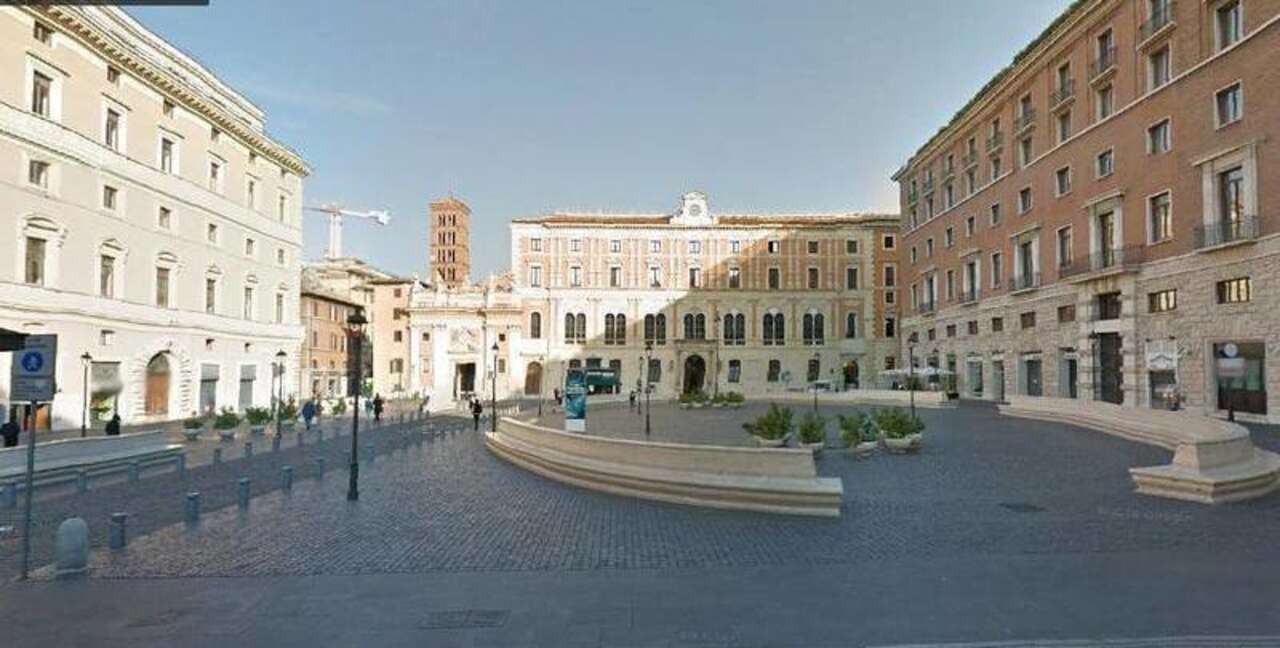 negozio in affitto a Roma in zona Trevi-Colonna