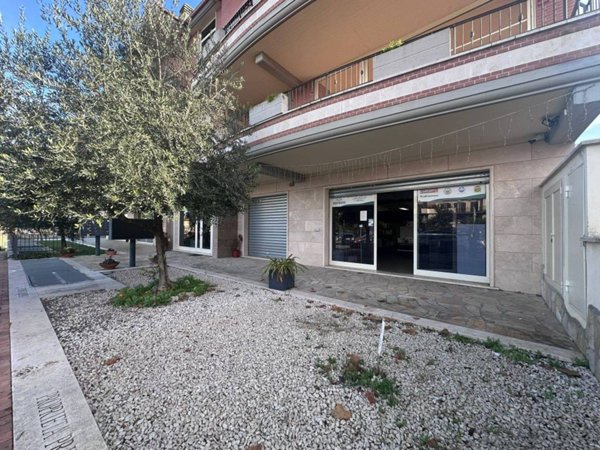 negozio in affitto a Roma in zona Tor di Quinto