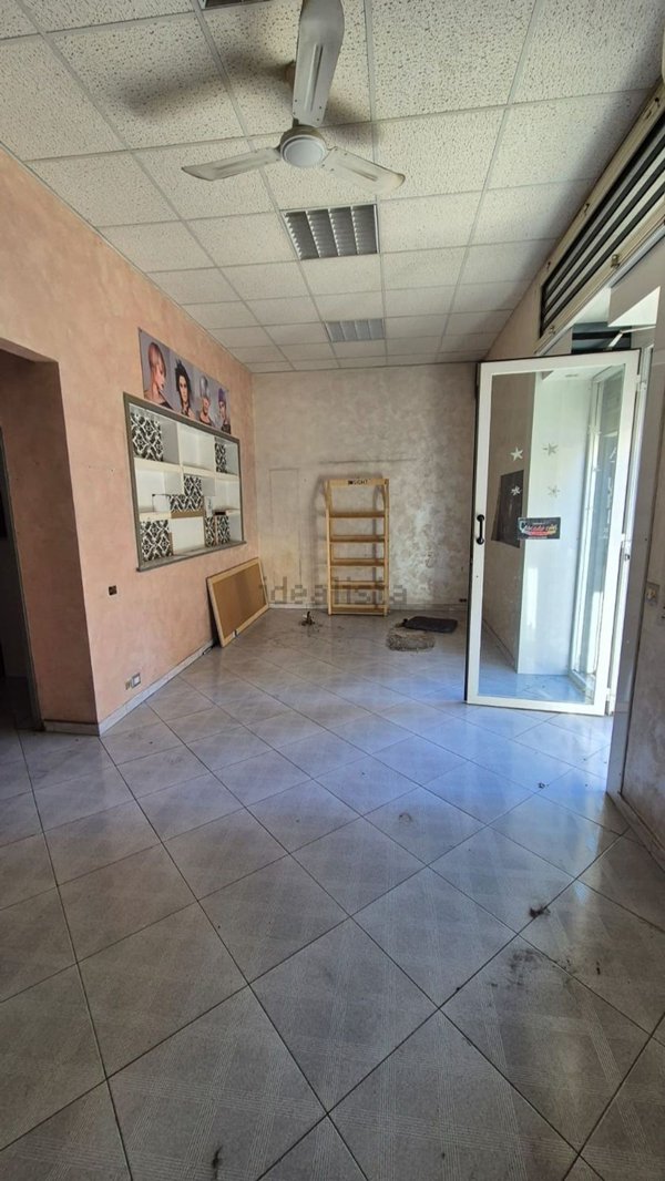 locale commerciale in affitto a Roma in zona Torre Maura