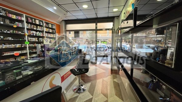 negozio in affitto a Roma in zona Appio Latino