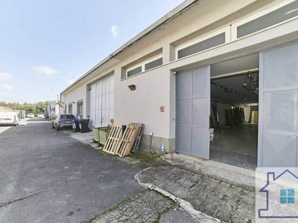 negozio in affitto a Roma in zona Casal Morena