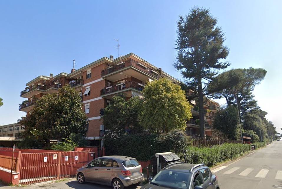 locale commerciale in affitto a Roma in zona Appio Claudio