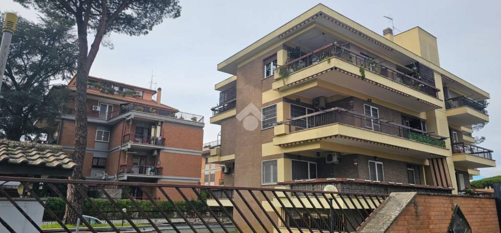 negozio in affitto a Roma in zona Casal Morena