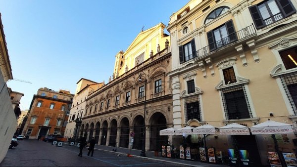 locale commerciale in affitto a Roma in zona Campo Marzio