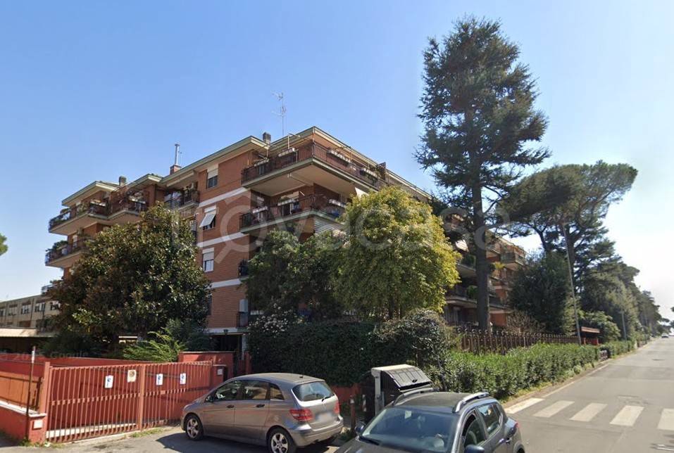locale commerciale in affitto a Roma in zona Appio Claudio