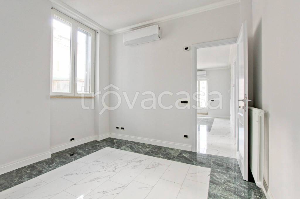 appartamento in affitto a Roma in zona Trevi-Colonna