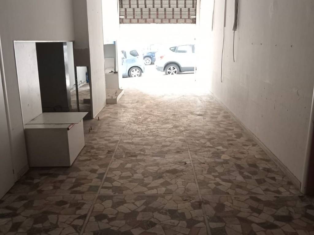 negozio in affitto a Roma