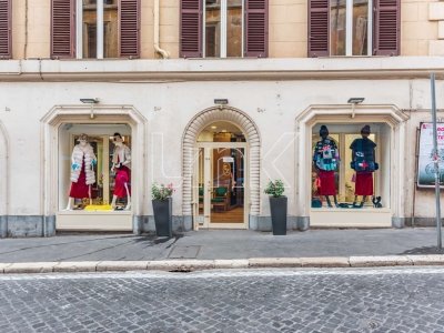 negozio in affitto a Roma in zona Trevi-Colonna