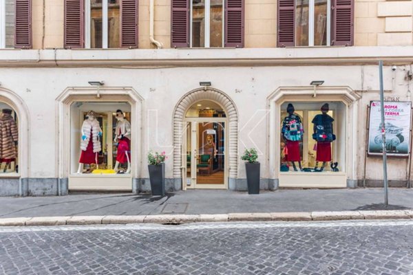 negozio in affitto a Roma in zona Trevi-Colonna