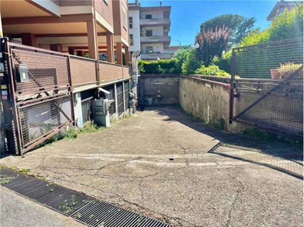 locale di sgombero in affitto a Roma in zona Casal Morena
