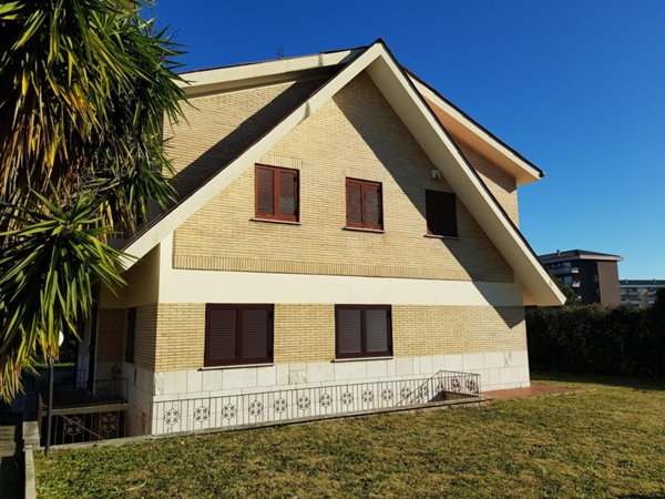 casa indipendente in affitto a Roma
