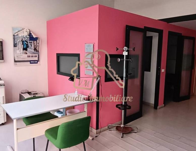 locale commerciale in affitto a Roma