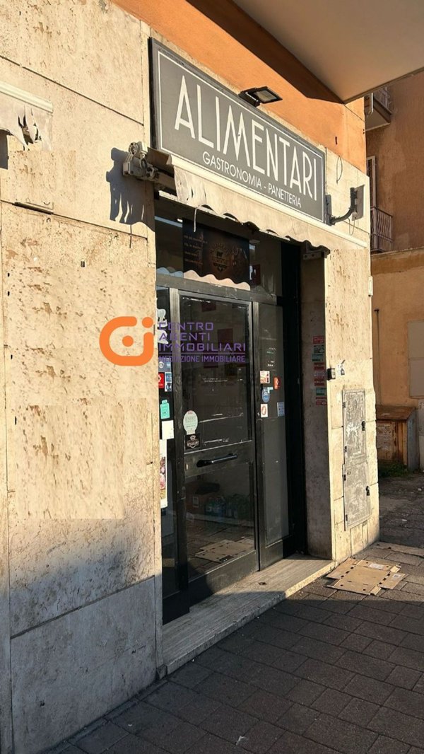 negozio in affitto a Roma in zona Torre Maura