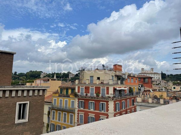 appartamento in affitto a Roma in zona Trevi-Colonna