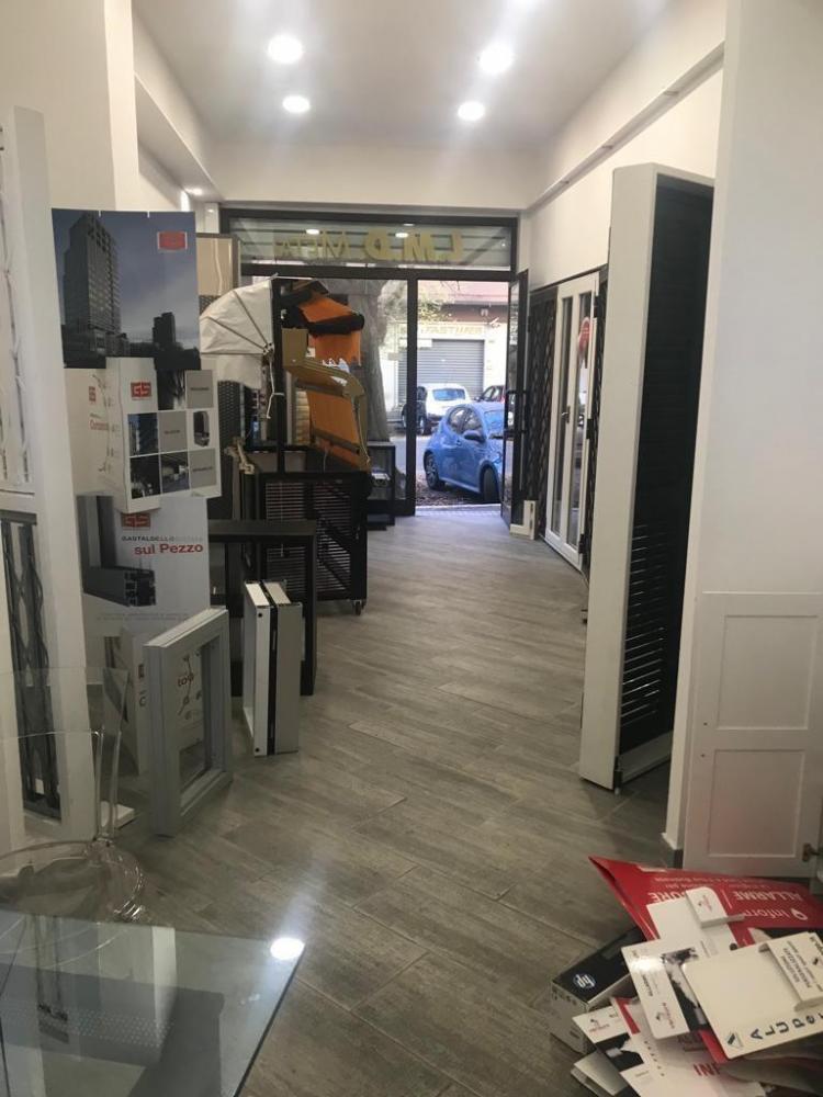 negozio in affitto a Roma