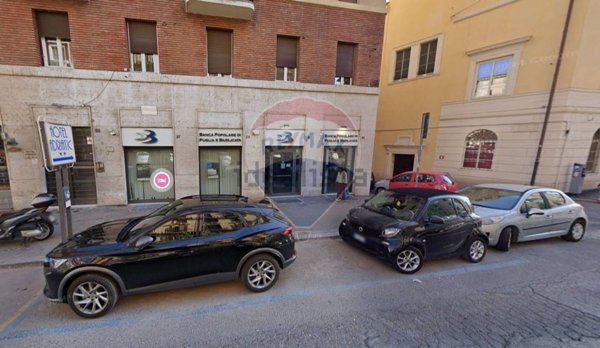 locale commerciale in affitto a Roma in zona Rione Borgo