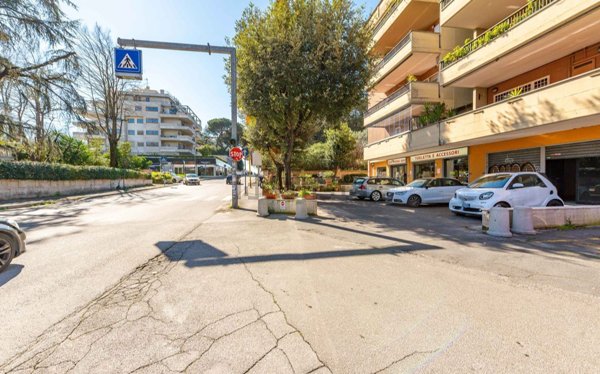 locale commerciale in affitto a Roma in zona Trionfale