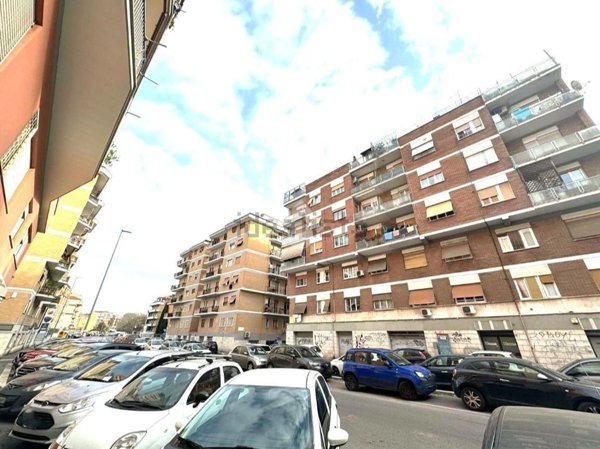 locale commerciale in affitto a Roma in zona Portuense