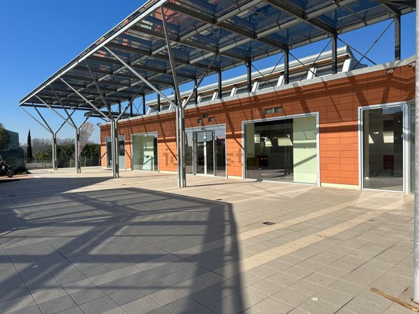 locale commerciale in affitto a Roma in zona Olgiata