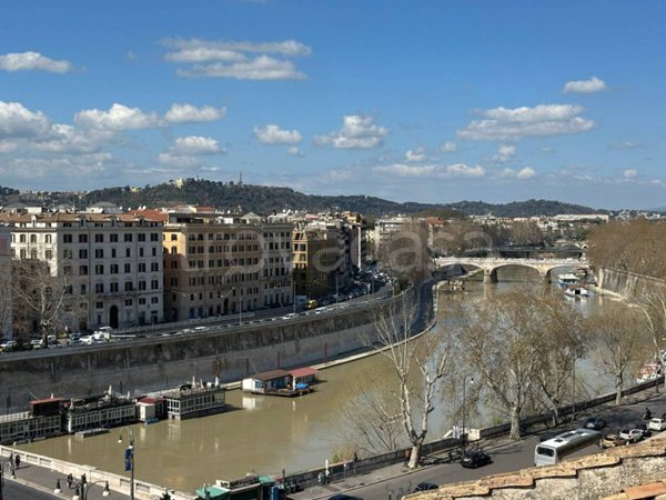 appartamento in affitto a Roma in zona Trevi-Colonna