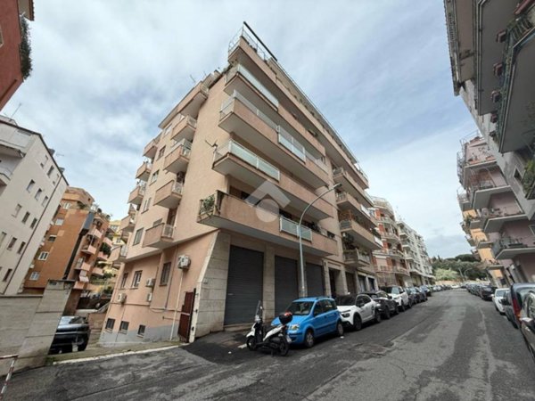 locale commerciale in affitto a Roma