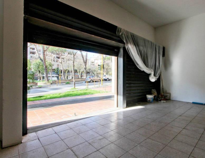 negozio in affitto a Roma in zona Castel Giubileo