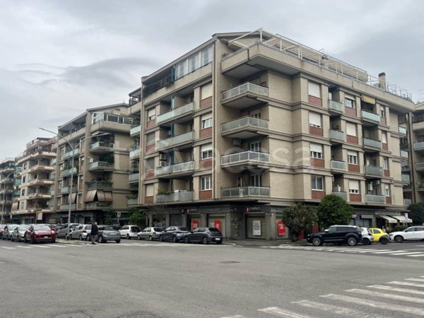 negozio in affitto a Roma in zona Ostia