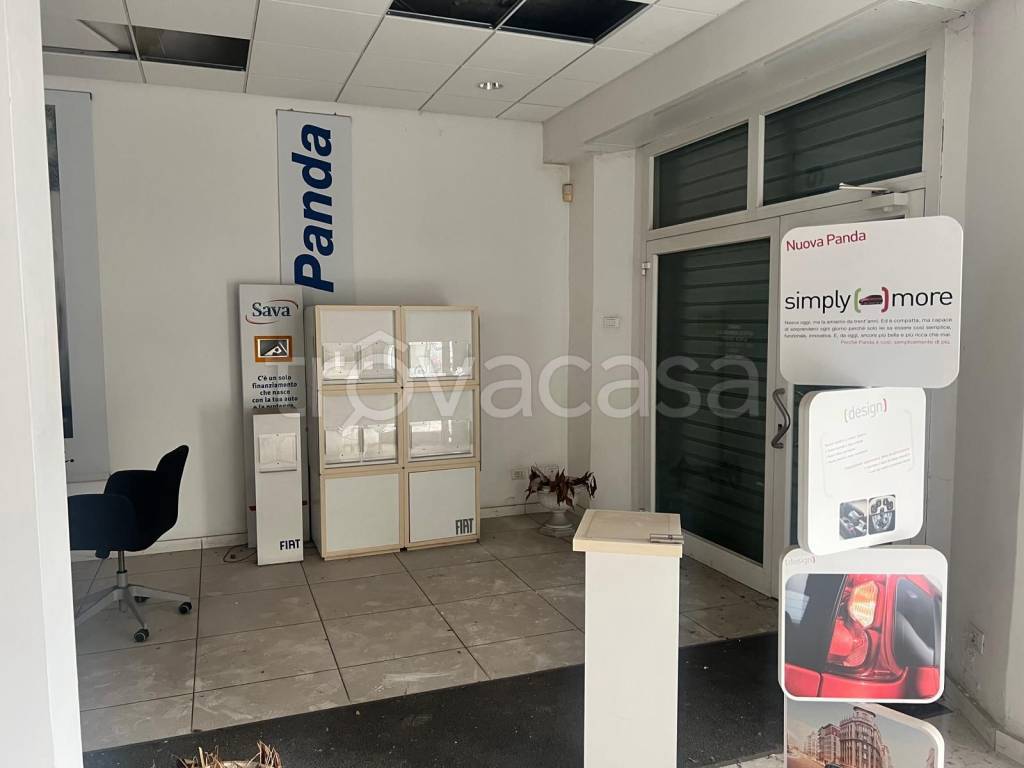 negozio in affitto a Roma in zona Ardeatino