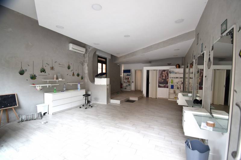 locale commerciale in affitto a Roma in zona Appio Latino