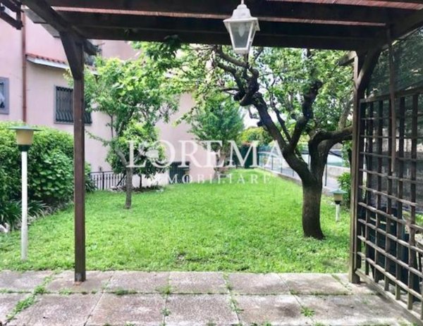 appartamento in affitto a Roma in zona Axa
