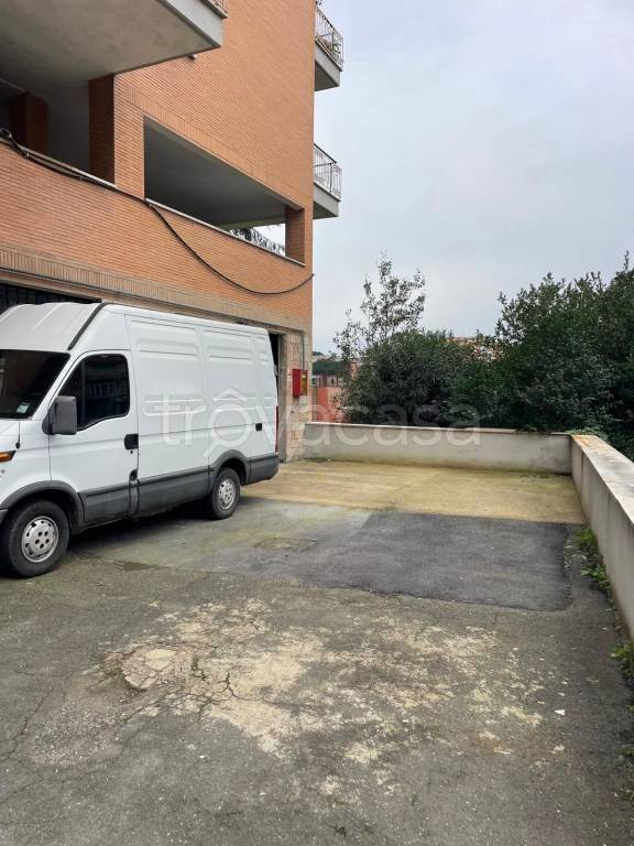 negozio in affitto a Roma in zona Primavalle
