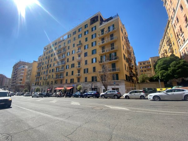 negozio in affitto a Roma in zona Appio Latino