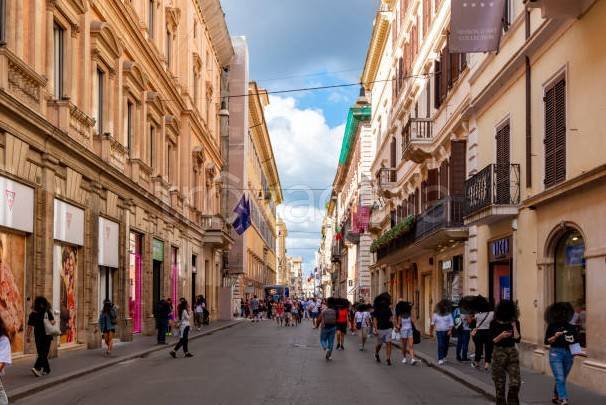 negozio in affitto a Roma in zona Trevi-Colonna