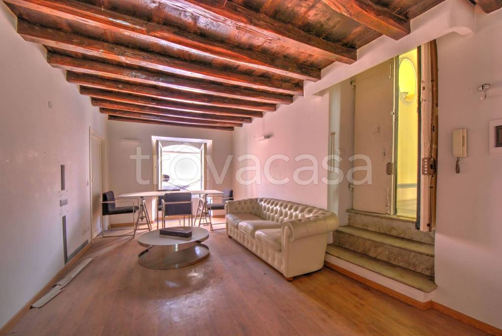 appartamento in affitto a Roma in zona Trevi-Colonna