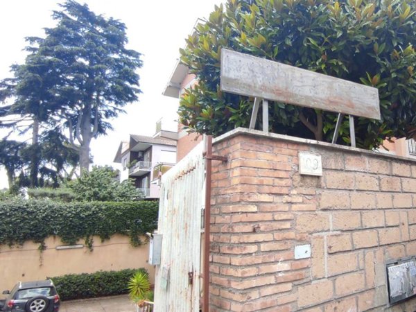 negozio in affitto a Roma in zona Appio Pignatelli