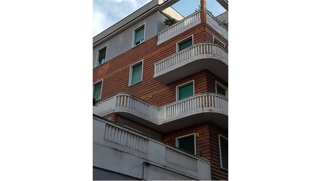 negozio in affitto a Roma in zona Trastevere