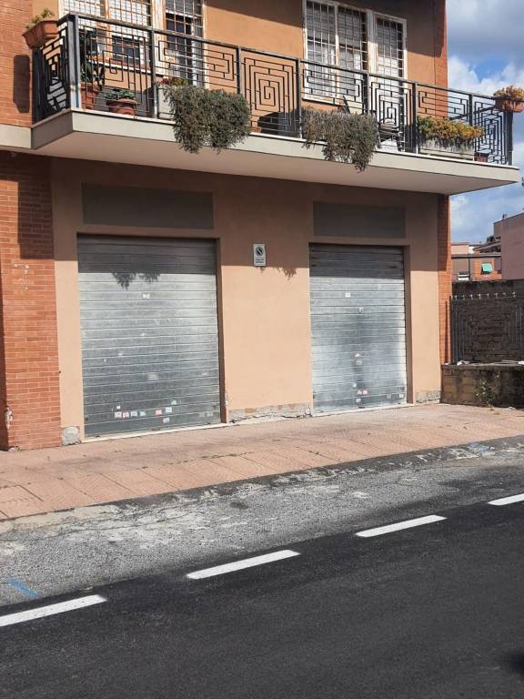 negozio in affitto a Roma in zona Colle Prenestino