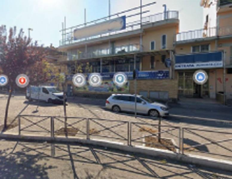 locale commerciale in affitto a Roma in zona Torre Angela
