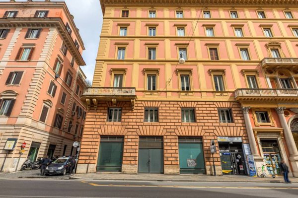 negozio in affitto a Roma in zona Rione di Ponte