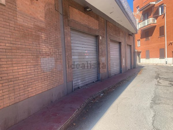 locale commerciale in affitto a Roma