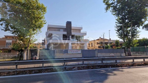 negozio in affitto a Roma in zona Osteria del Curato
