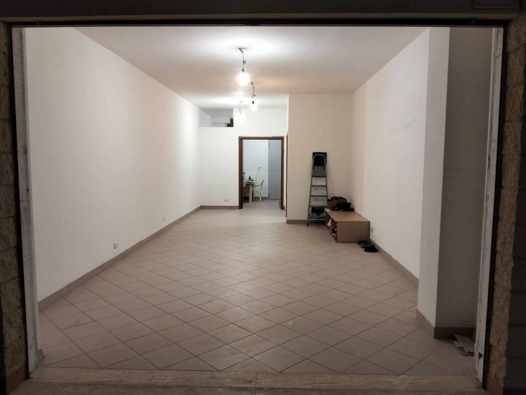 negozio in affitto a Roma in zona Torre Angela
