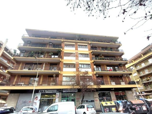 negozio in affitto a Roma