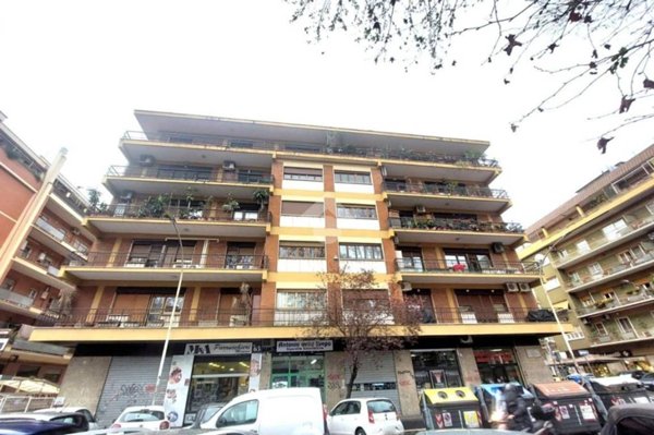 negozio in affitto a Roma