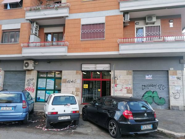 negozio in affitto a Roma in zona EUR